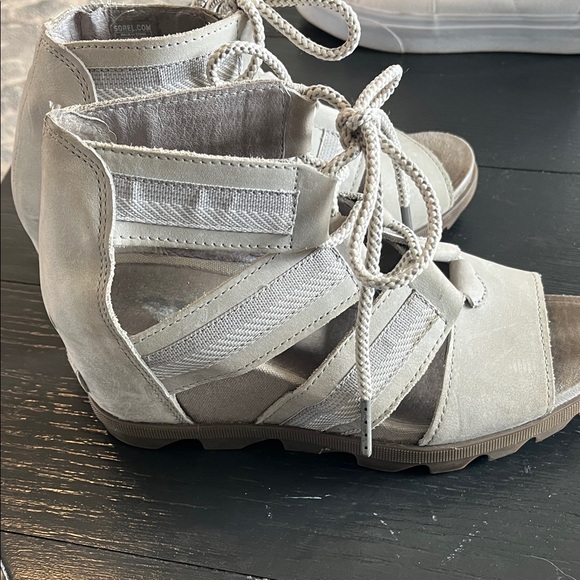 Sorel Women's Sandals in Cream - Picture 3 of 4